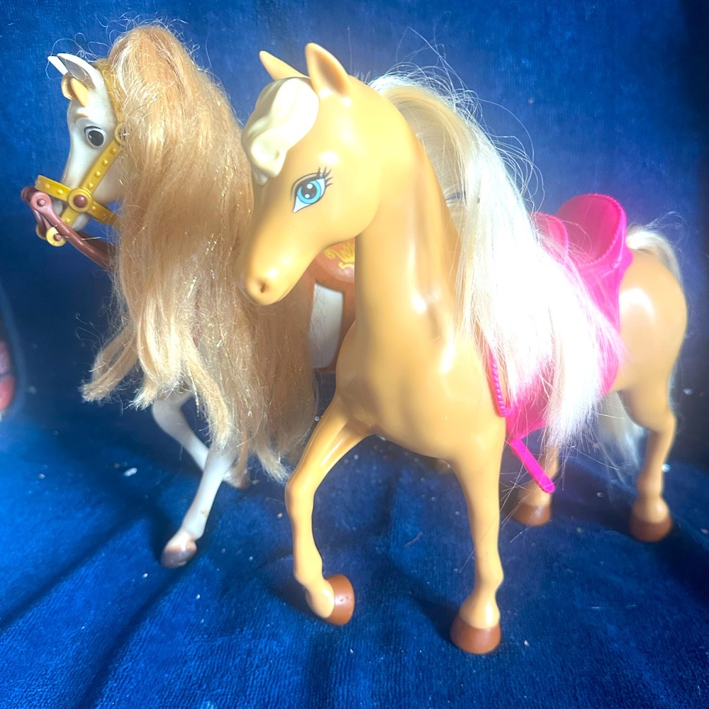 LOT OF 2 Vintage Model Horse Toys Palomino & Cremello Horses With Saddles 9"